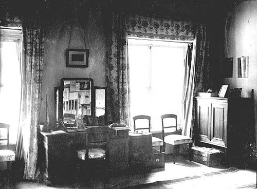 palace bedroom